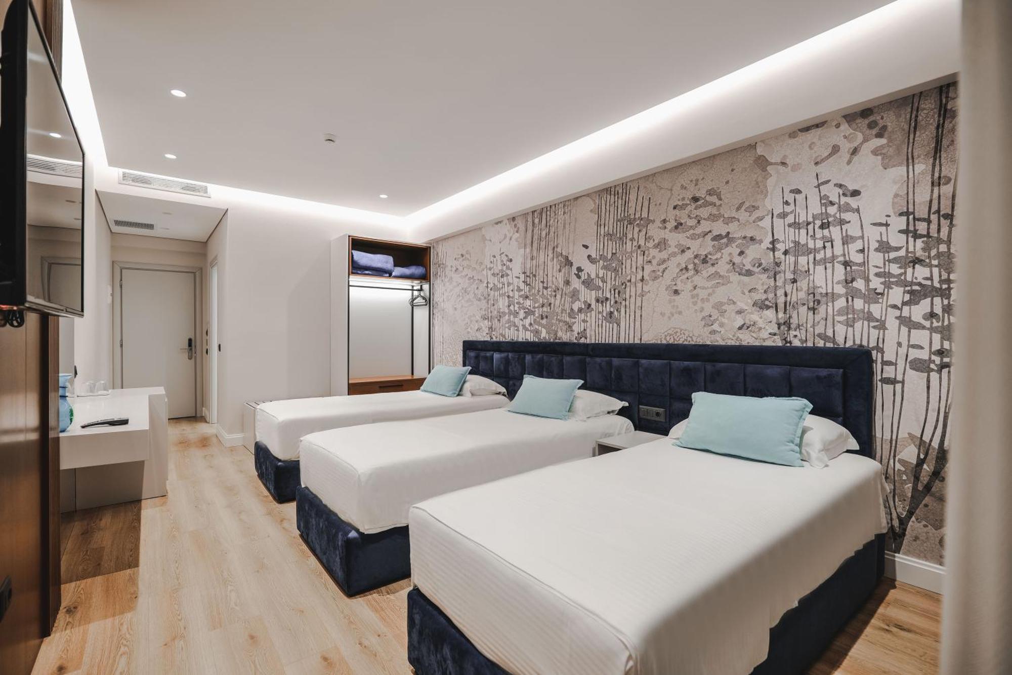 Deluxe Triple Room Sea View