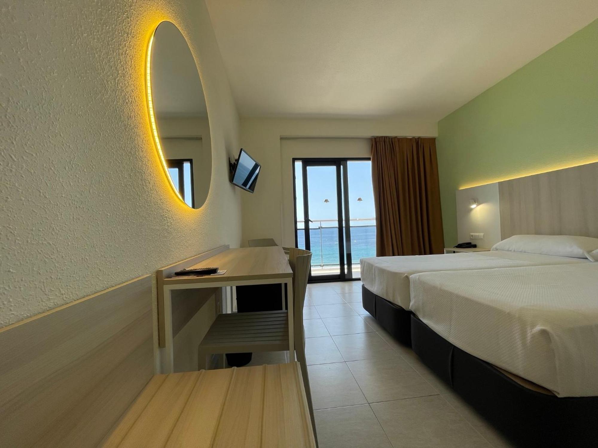 Double or Twin Room Sea View