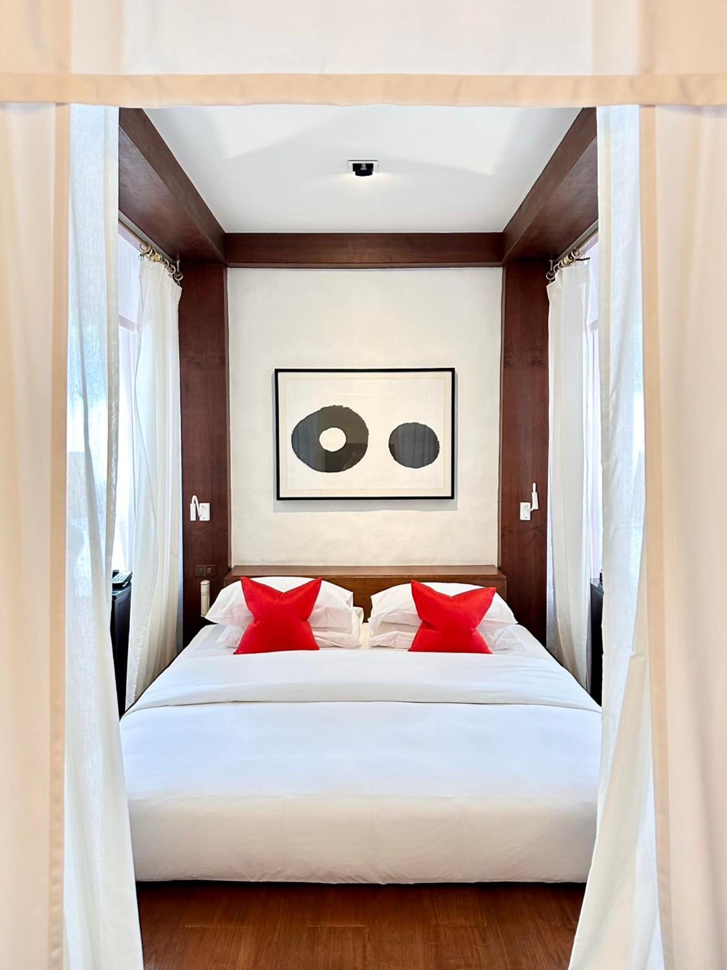 Deluxe Double Room Above 12 Years Old Only