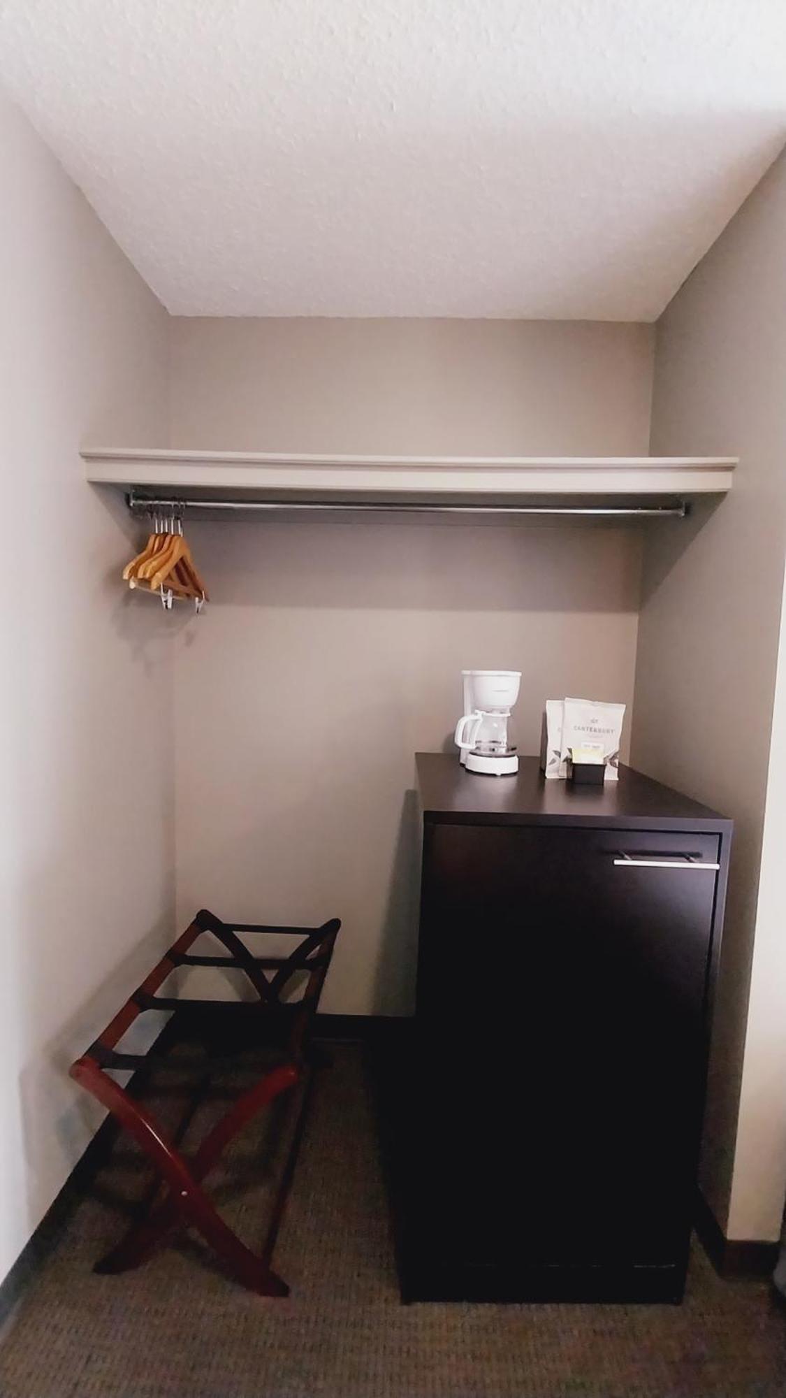 Family Room,1558760227:JPEG