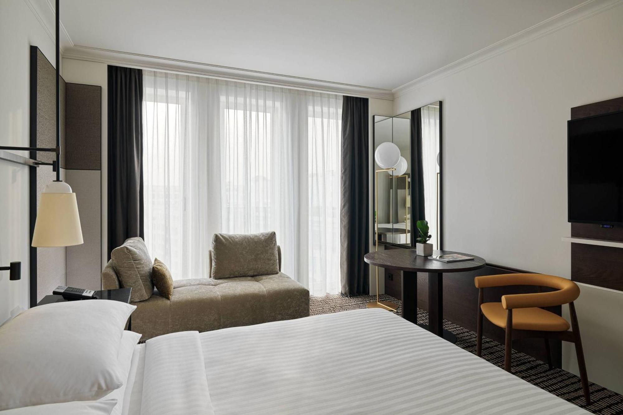 Deluxe Room 1 King