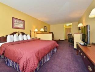 Queen Room Bath Tub Mobility Accessible or Non-Smoking