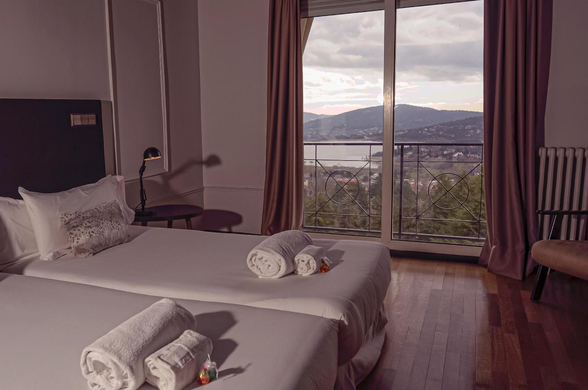 Twin Room Lake View
