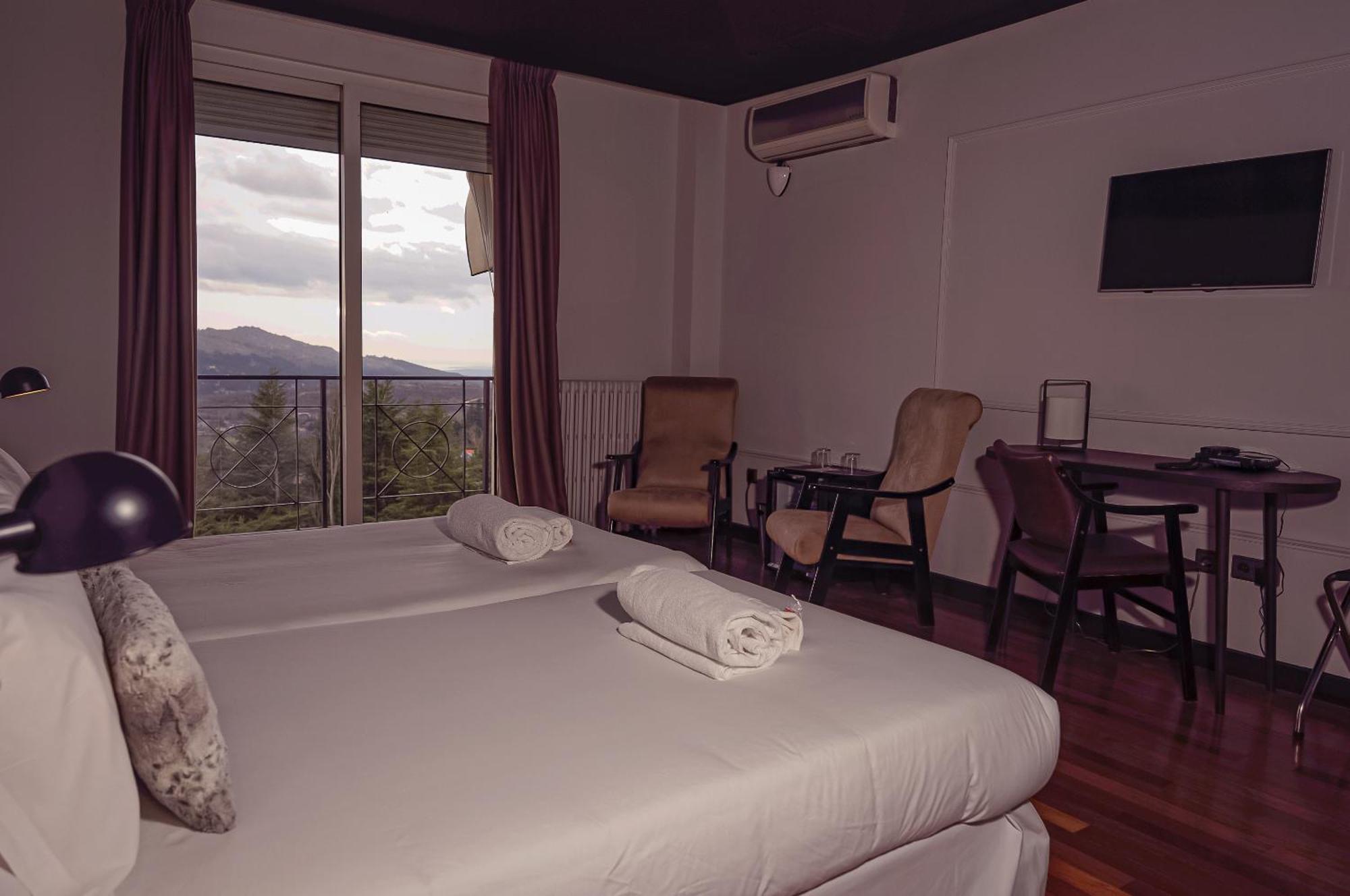 Twin Room Lake View