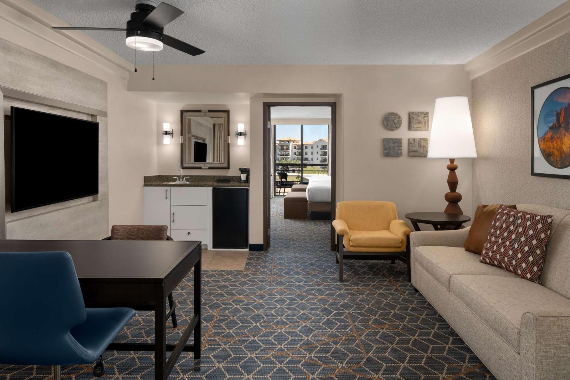 Two-Room Queen Suite Two Queen Beds