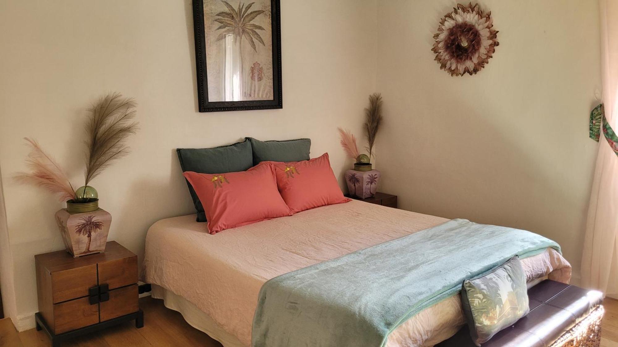 Chambre Lit Queen-Size - Vue sur Jardin