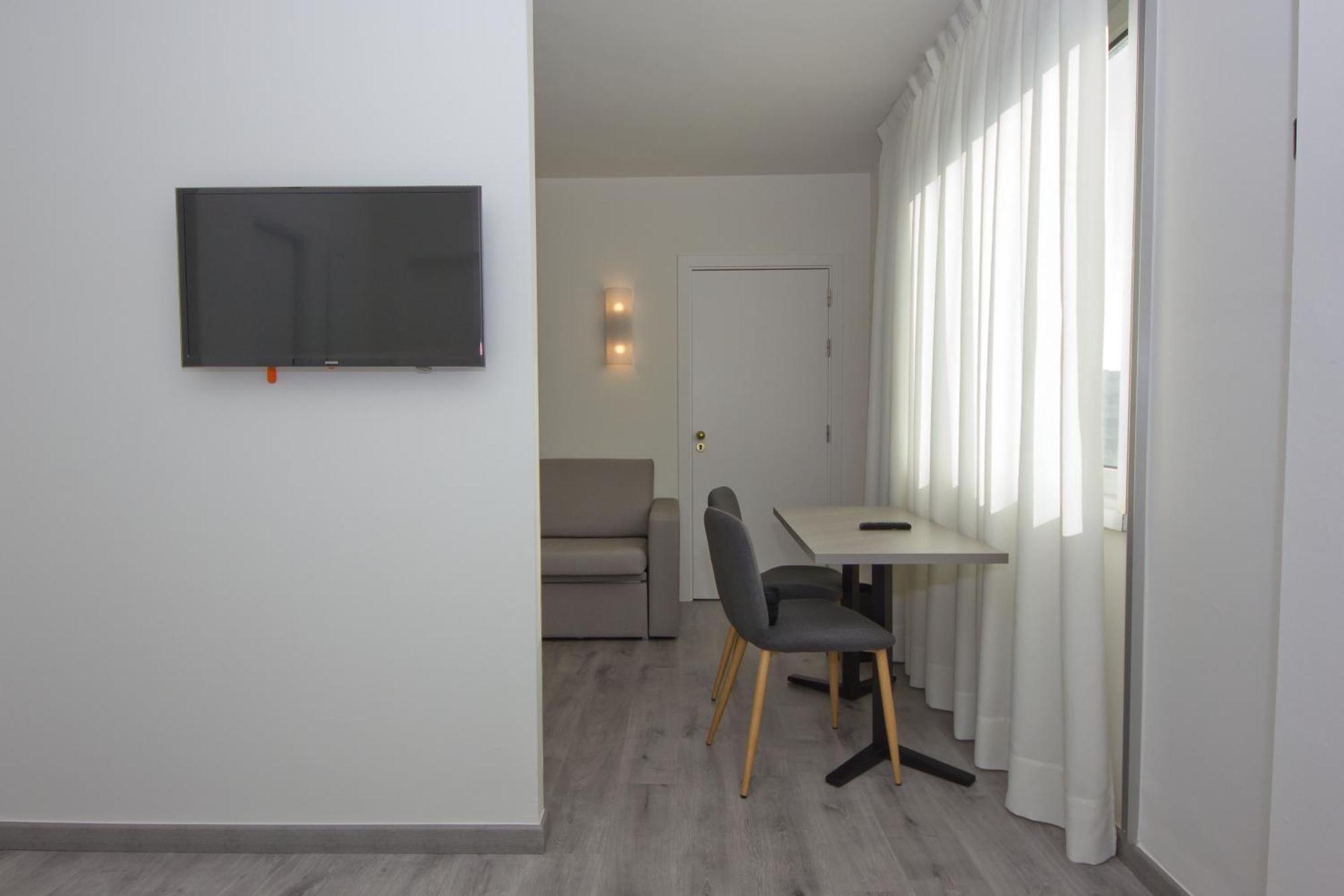 Quintuple Room