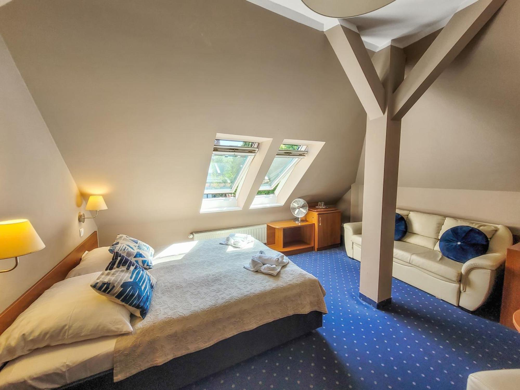 Double Room Attic,1562929852:JPEG
