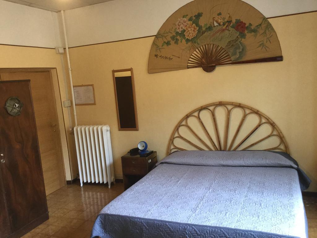Doppel- oder Zweibettzimmer