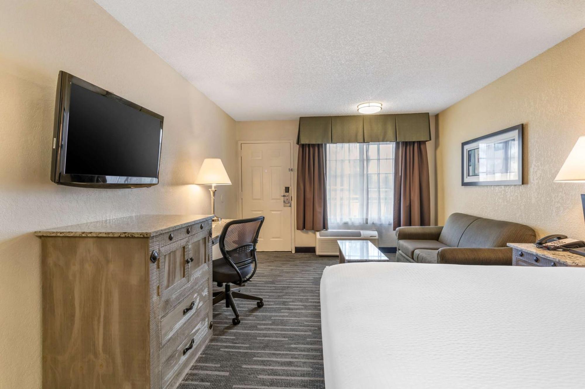 Queen Room