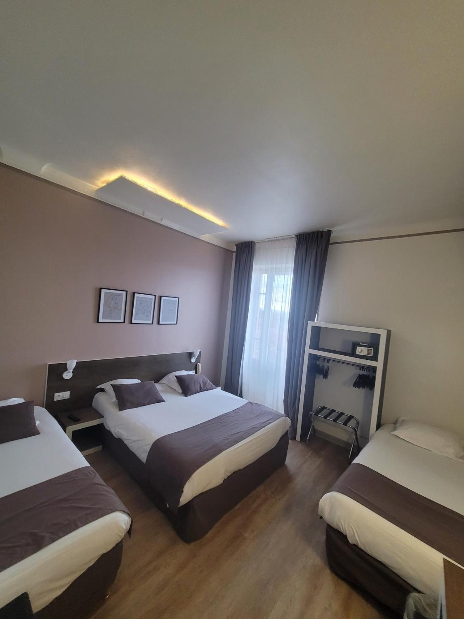 Comfort Quadruple Room - 1 Double Bed 2 Single Beds,1563306670:JPEG
