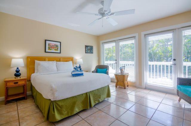 Queen Room Pool View #106