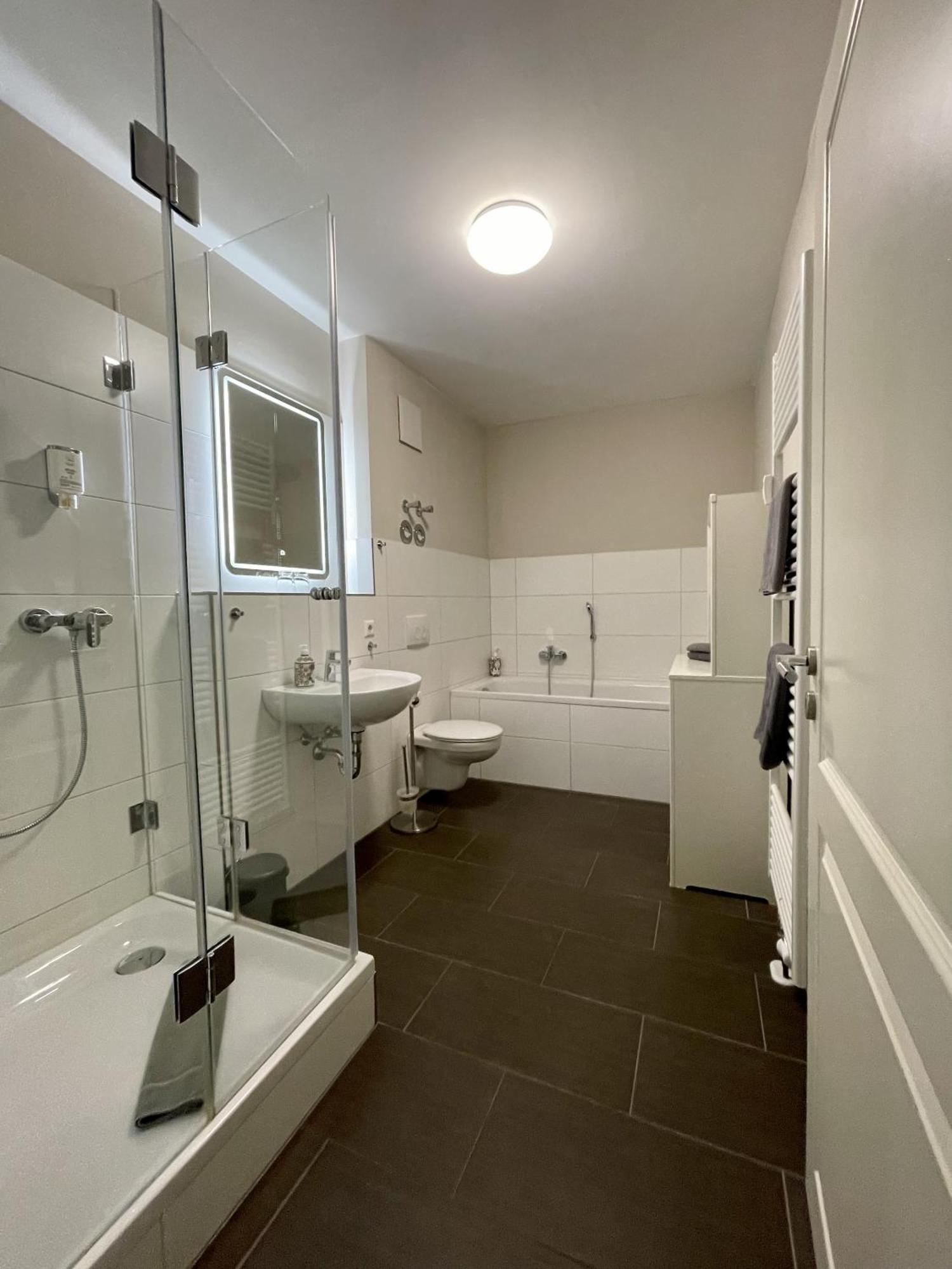 One-Bedroom Deluxe Apartment