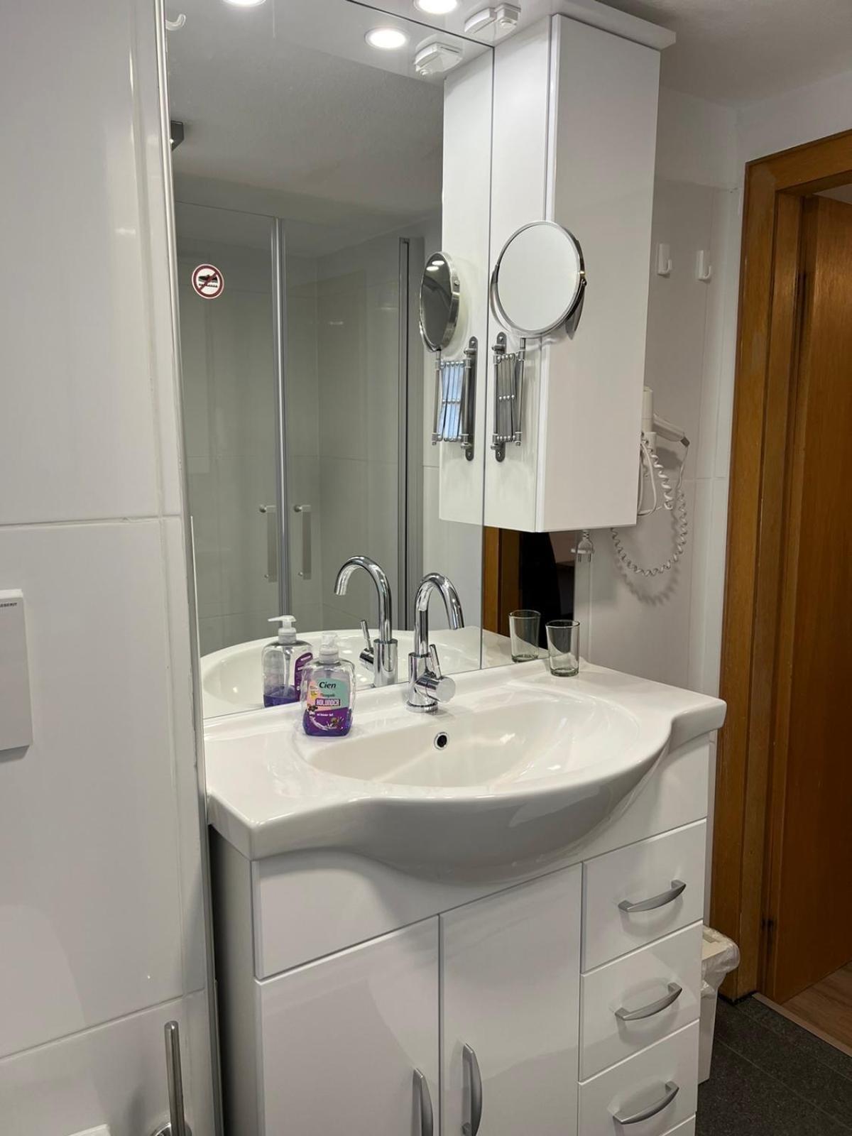 Family Room Private Bathroom