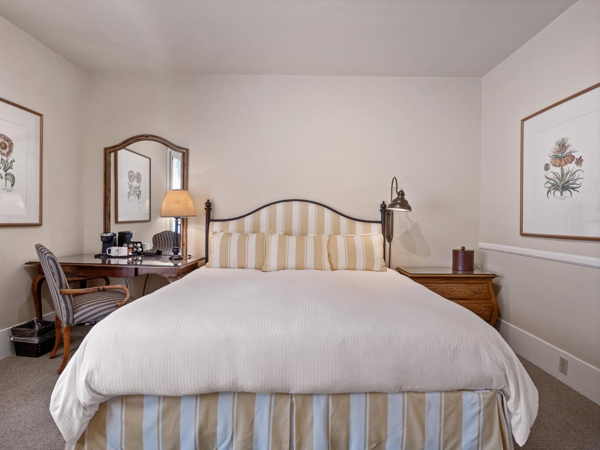 Junior King Room