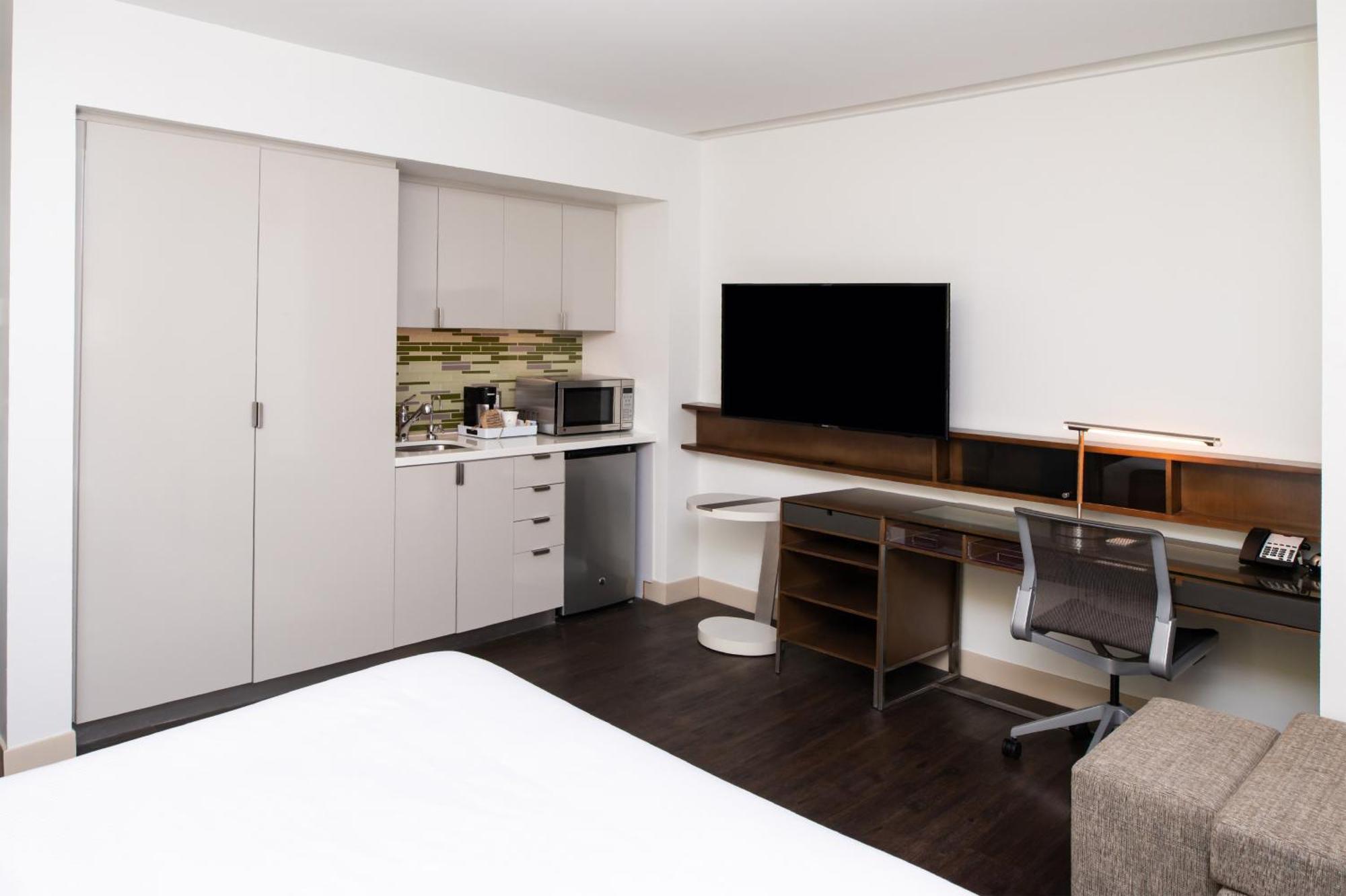 Guest Room 1 King