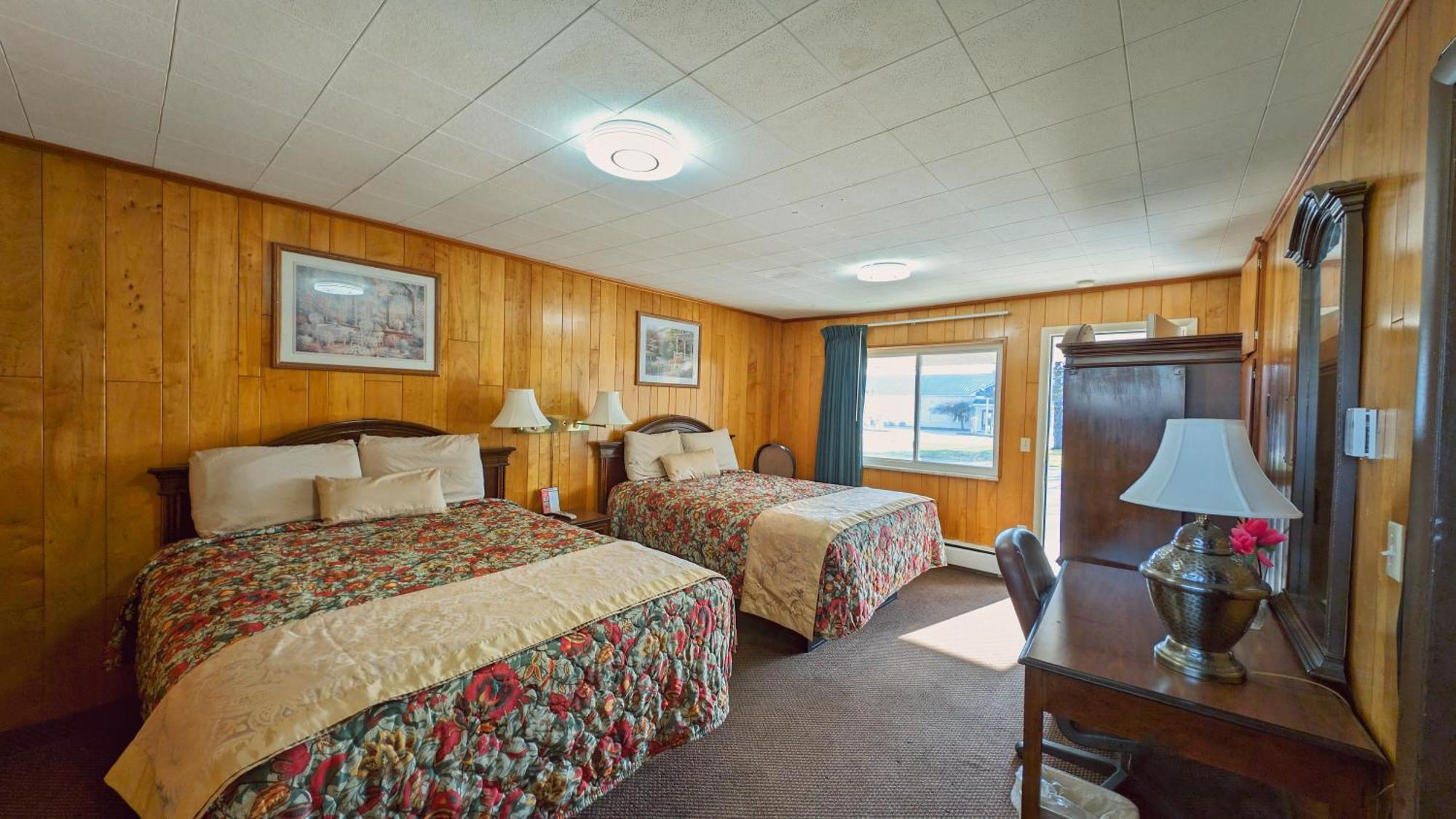 Queen Room Two Queen Beds