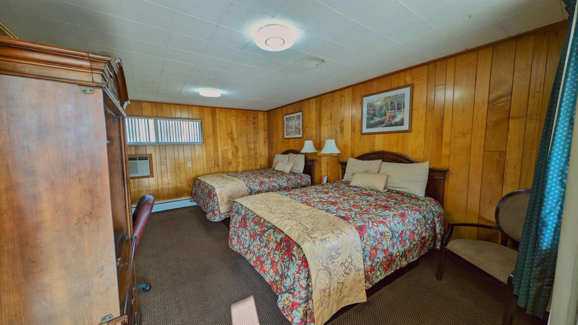 Queen Room Two Queen Beds