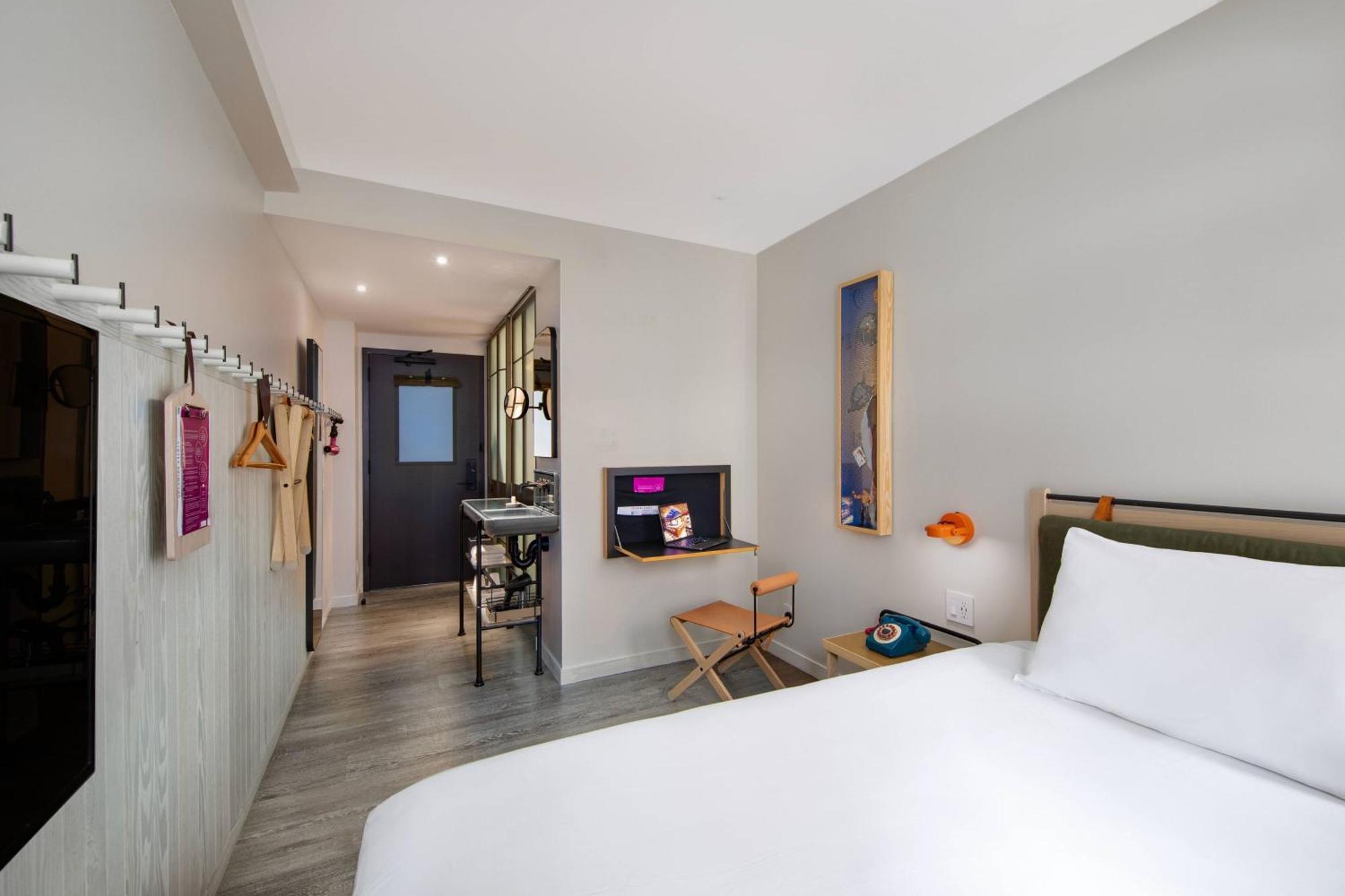 Queen Room Hearing Accessible