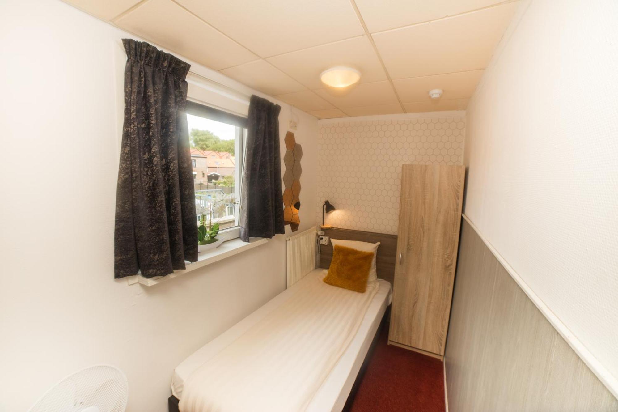 Standard Single Room Shower