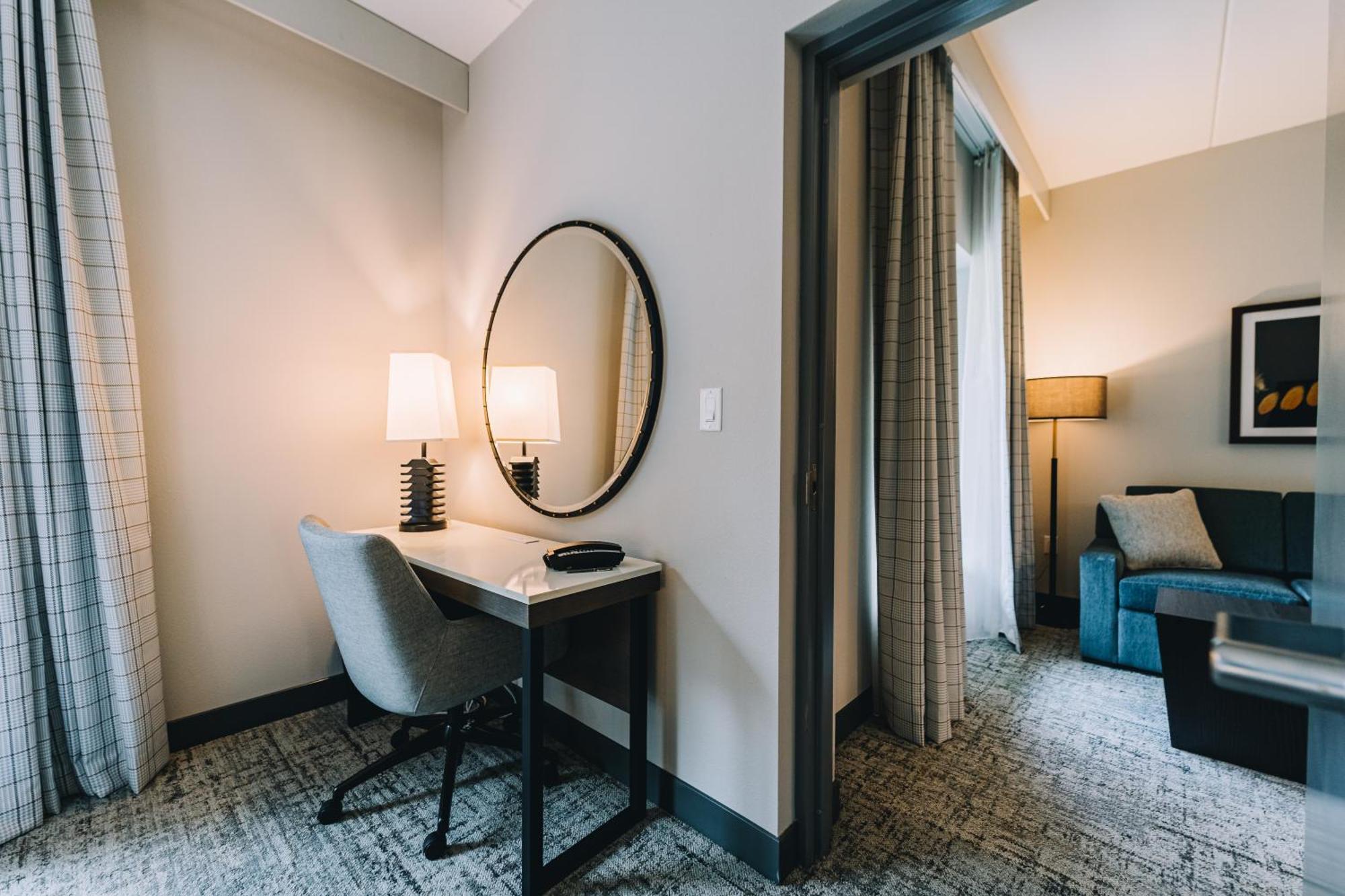 Two-Room Queen Suite Two Queen Beds