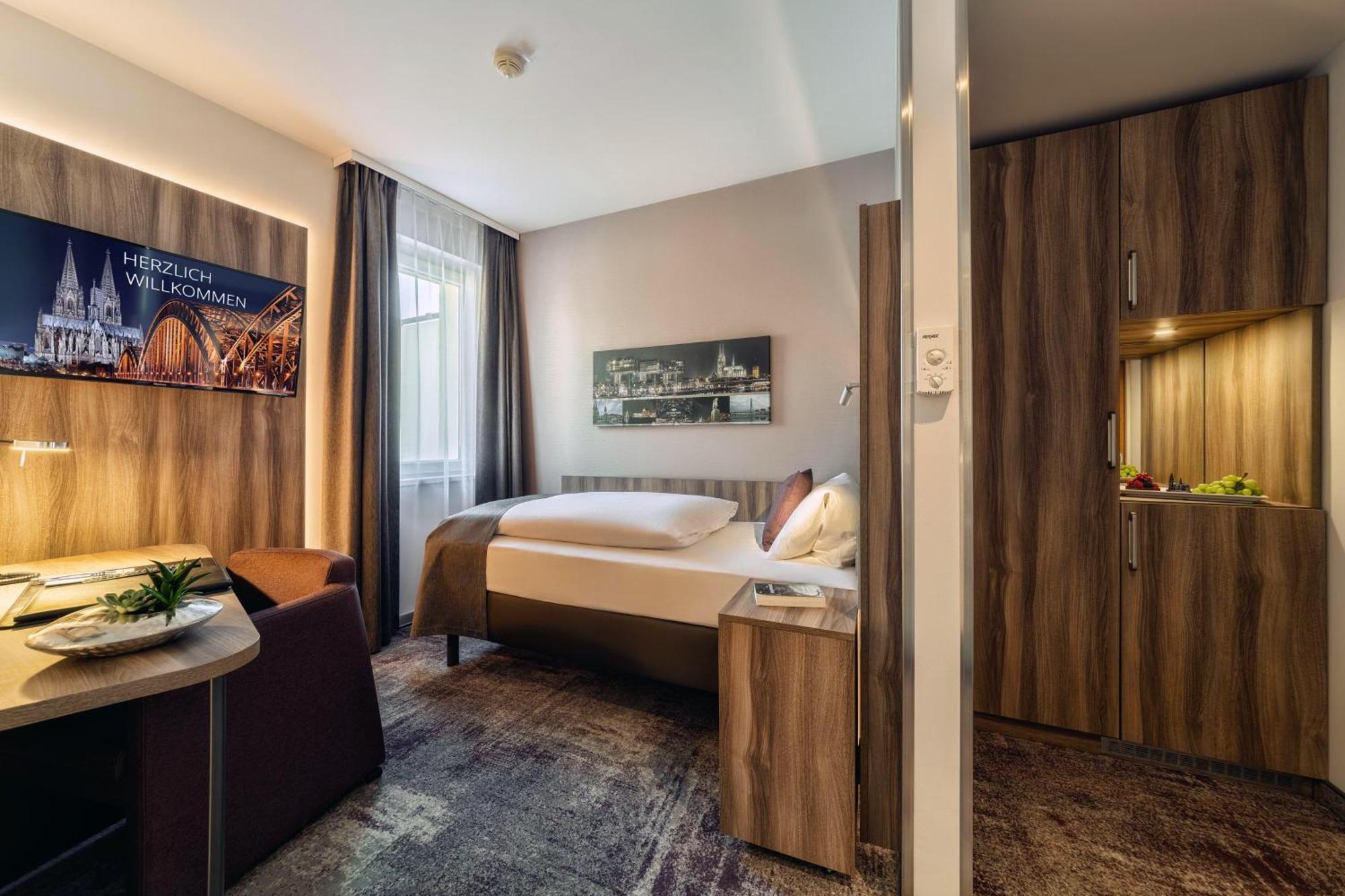 Superior Single Room Cathedral view