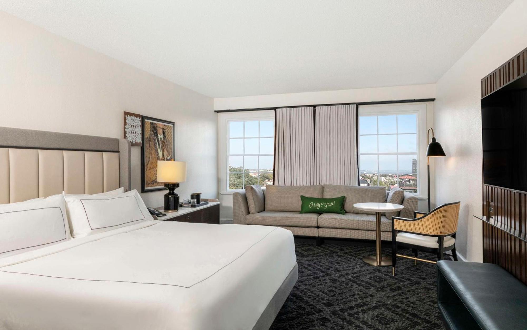 Deluxe King Room City view Hearing Accessible,1624752063:JPEG