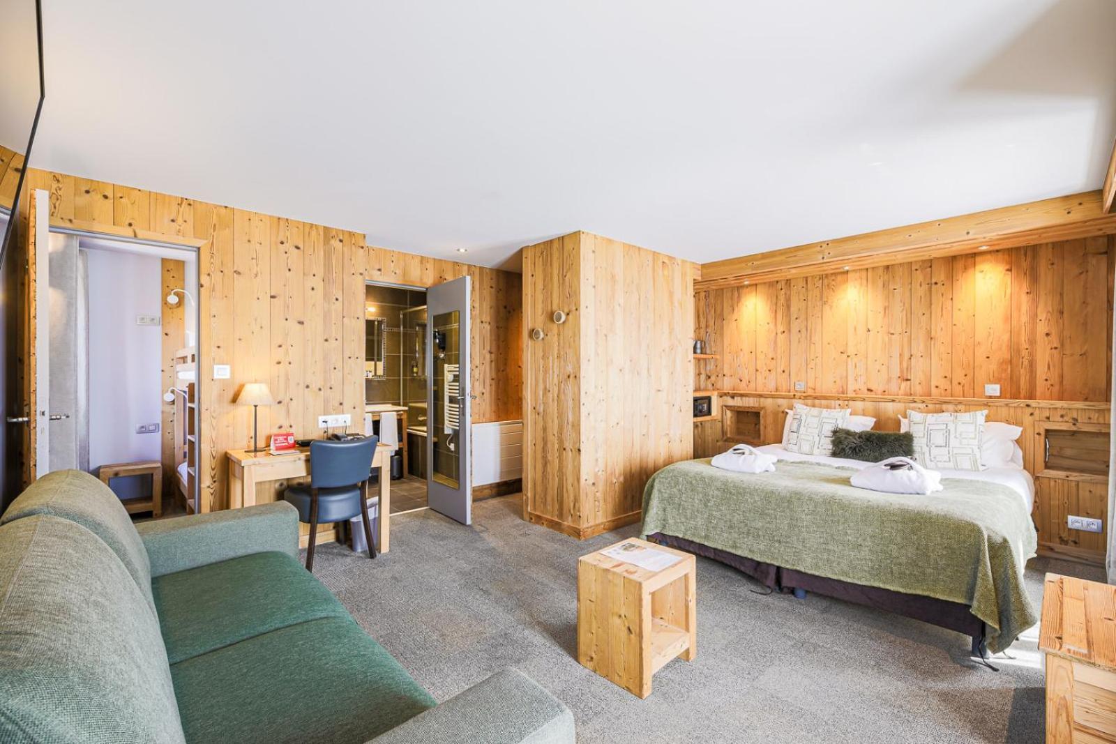 Superior Quadruple Room,1566949262:JPEG