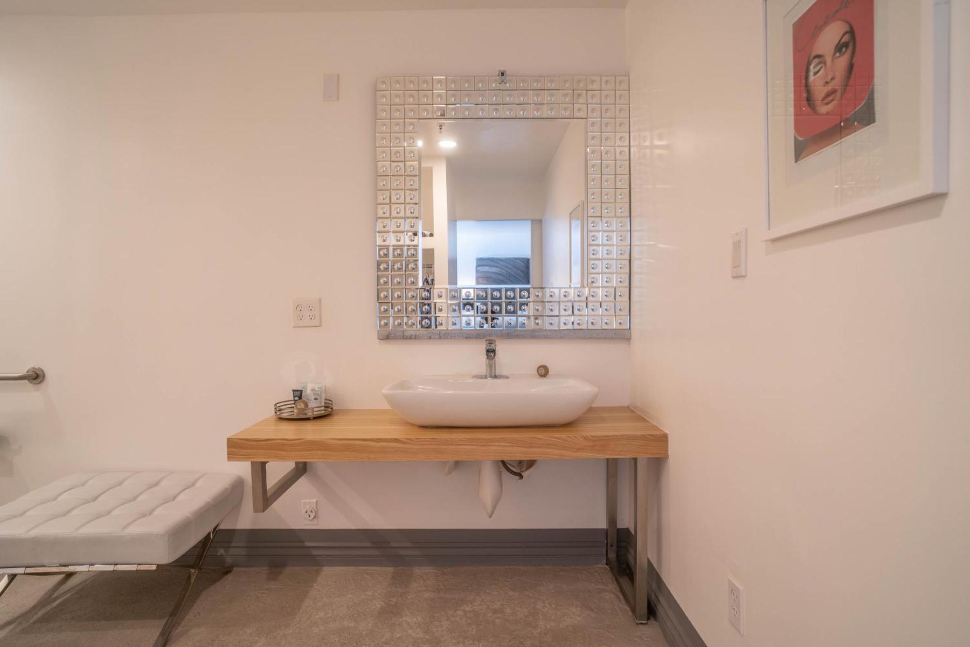 King Room Roll Shower Disability Access