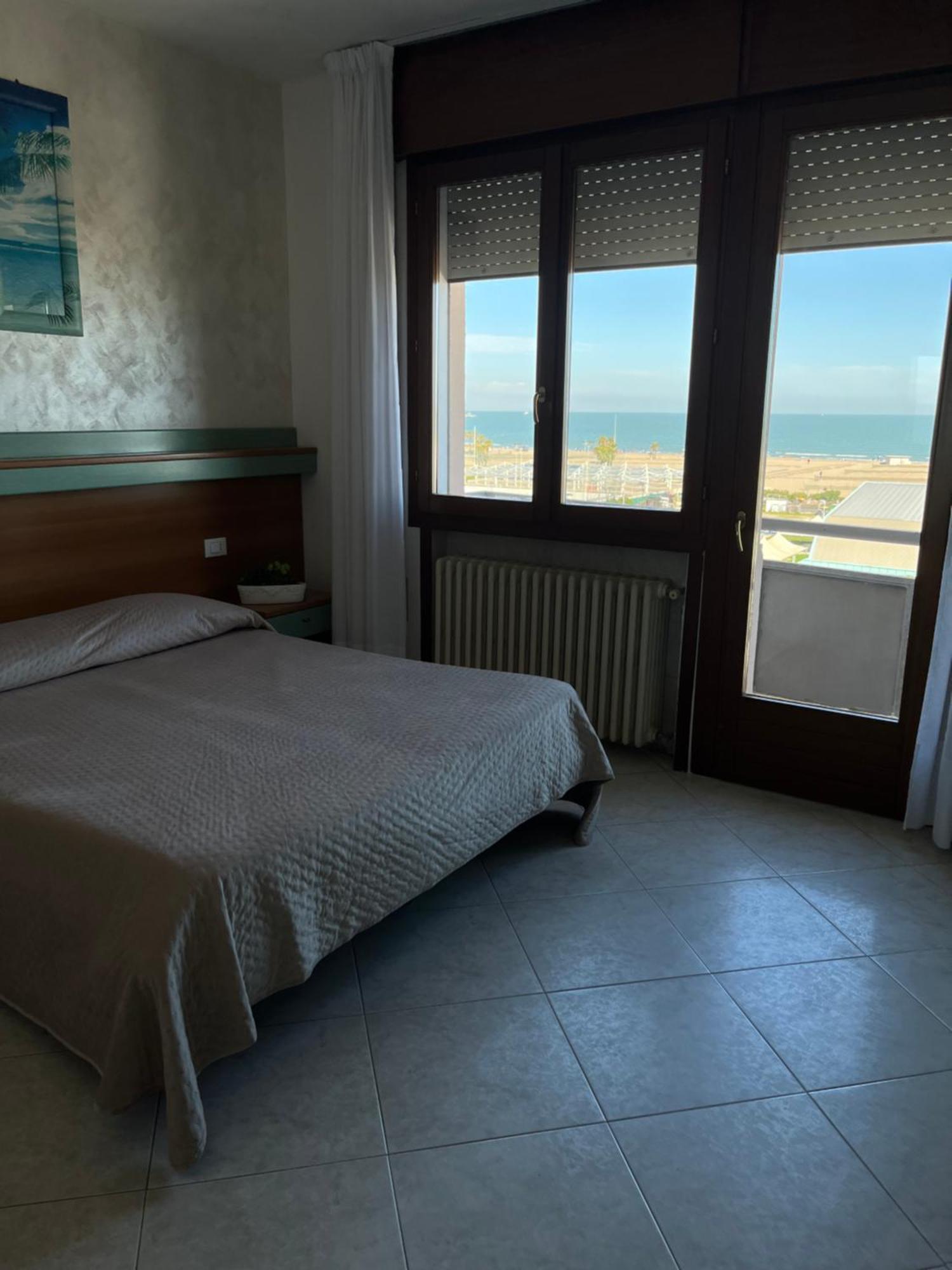 Camera Tripla con Vista Mare