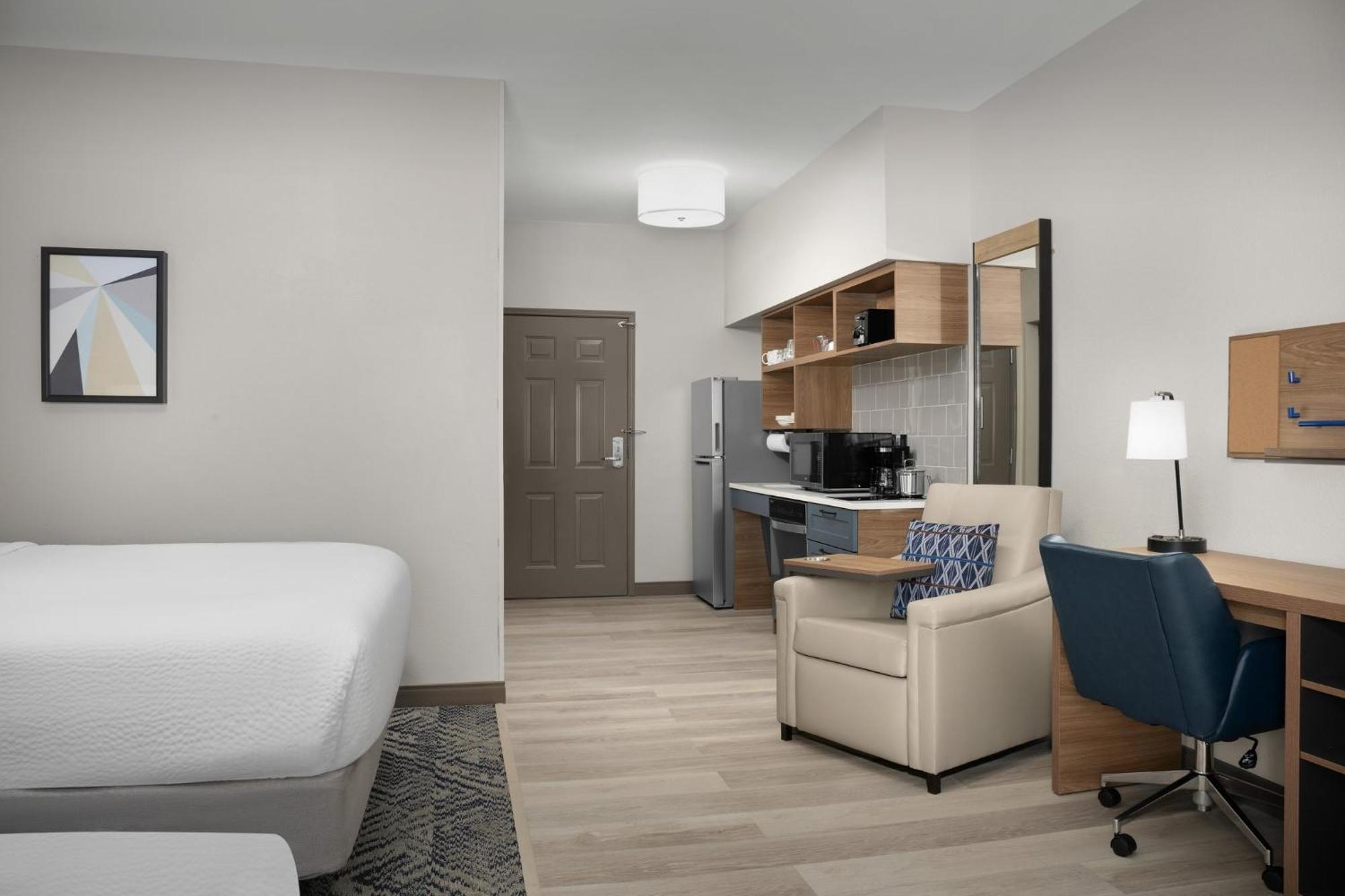 Queen Studio Suite with Two Queen Beds - Mobility Access Tub/Non-Smoking