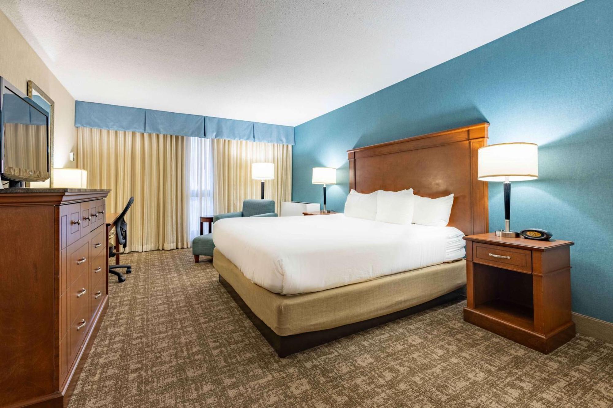 Deluxe King Room Disability Access Non-Smoking