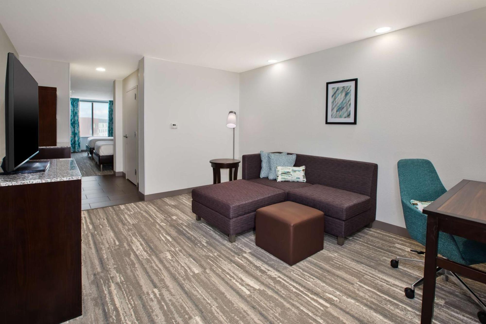 One-Bedroom Queen Suite