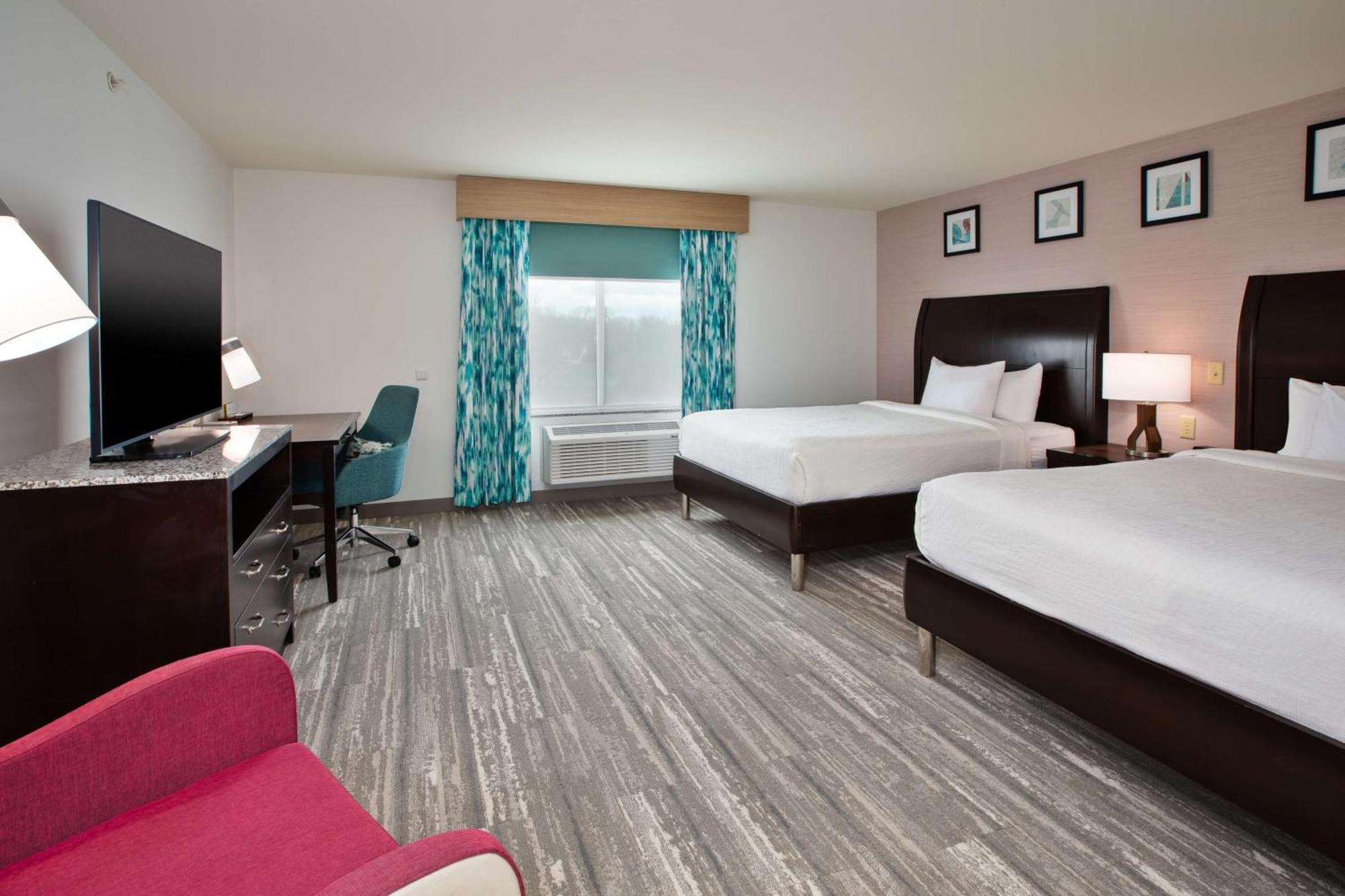 One-Bedroom Queen Suite