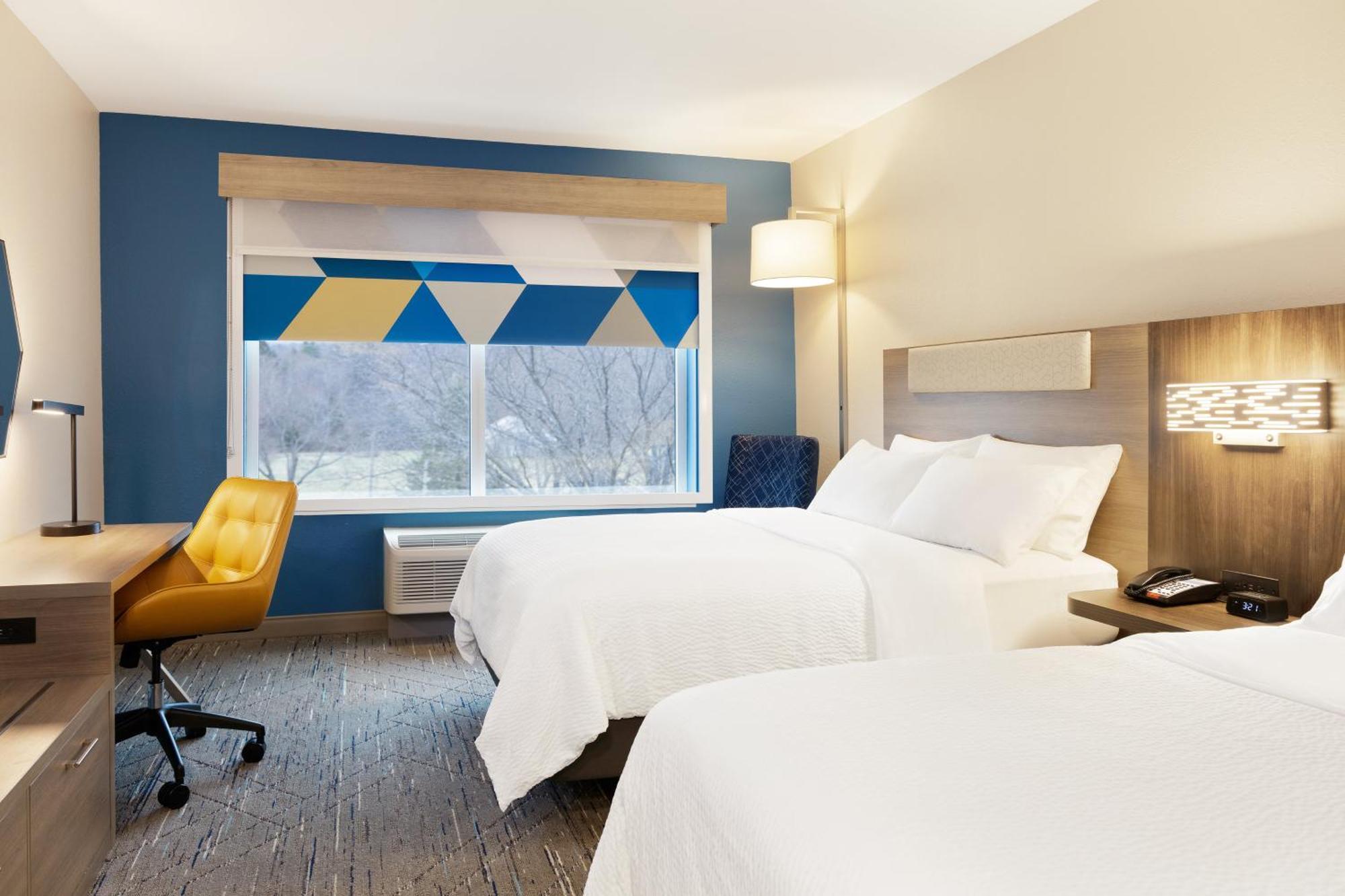 Standard Queen Room Two Queen Beds Communications Accessible