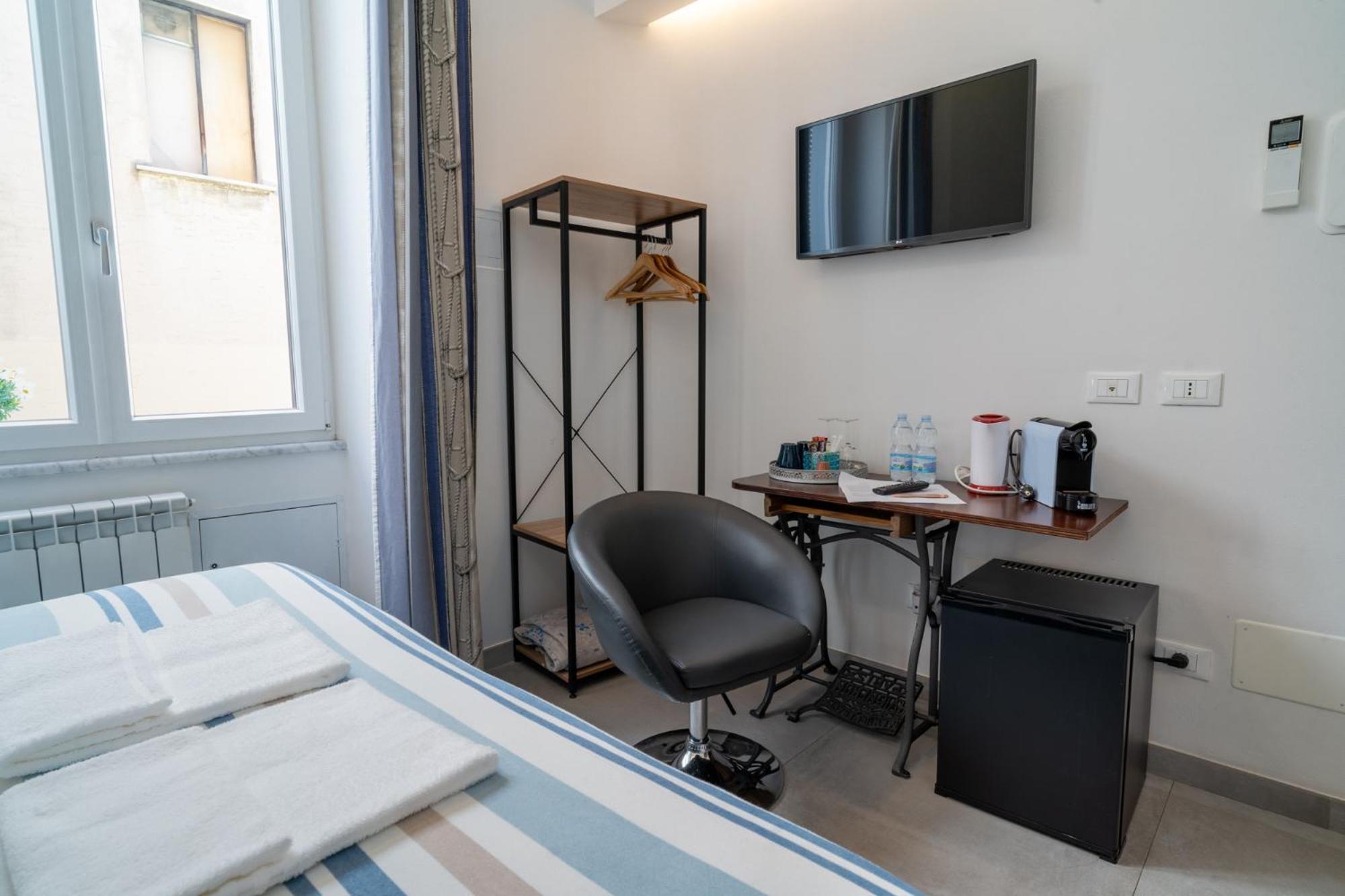 Double or Twin Room Private Bathroom