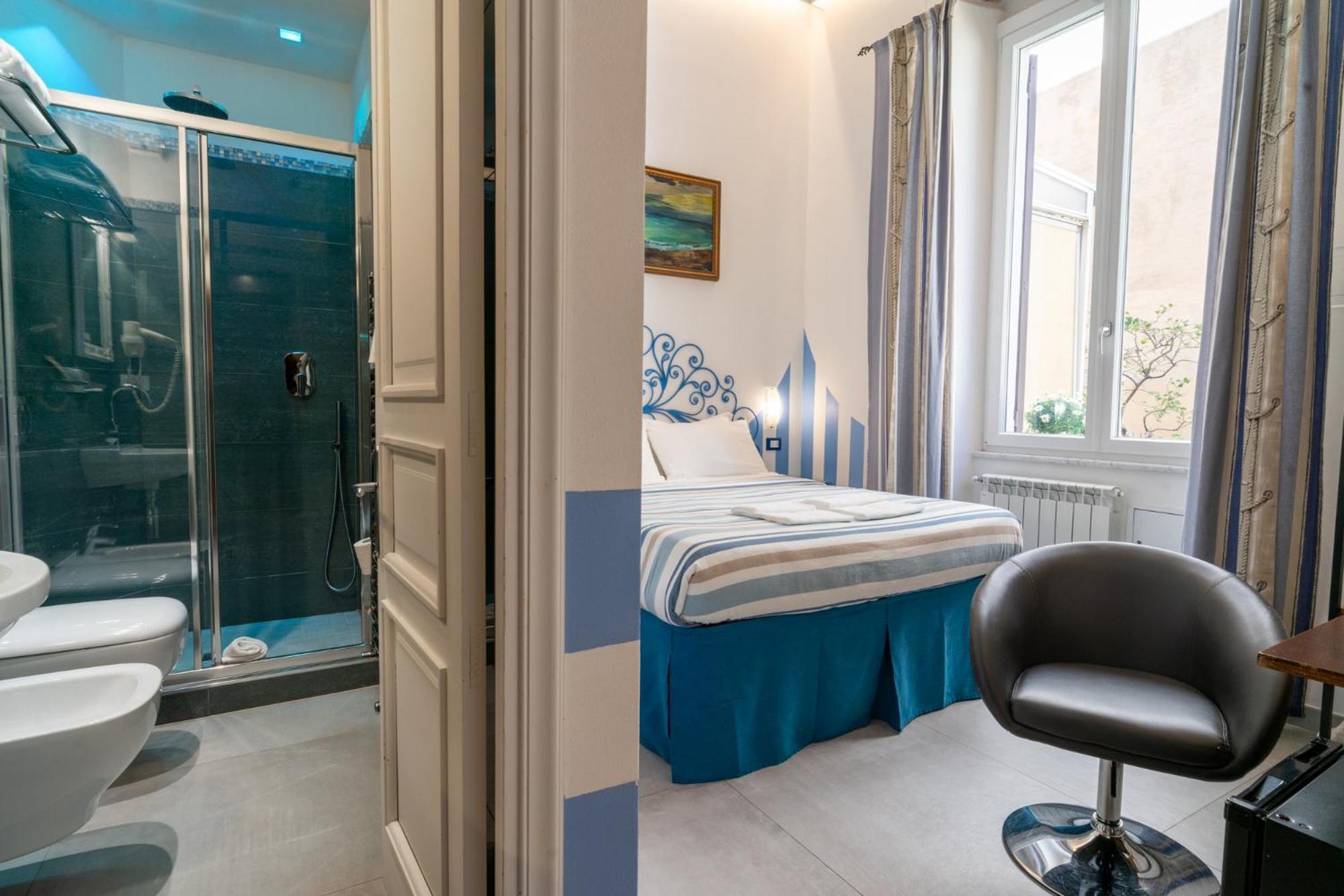 Double or Twin Room Private Bathroom