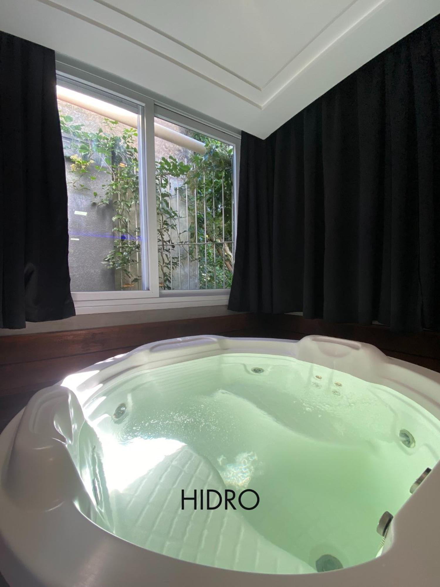 Deluxe Suite Spa Bath