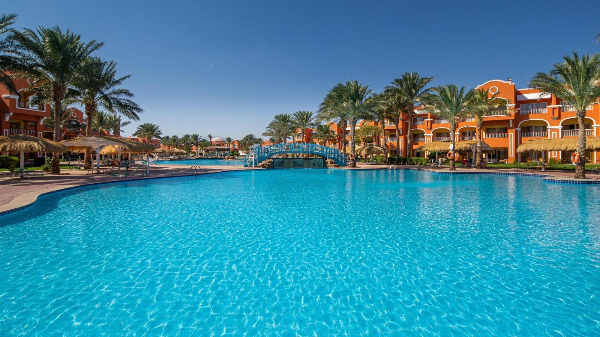 Zimmer mit Poolblick