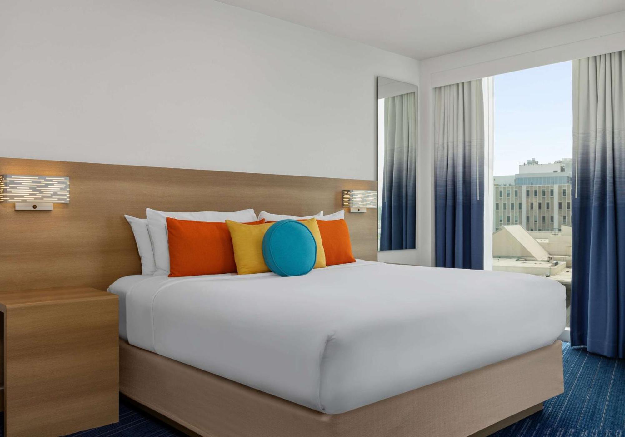 Deluxe King Room Mountain View