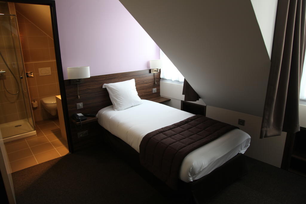 Single Room,693573381:JPEG