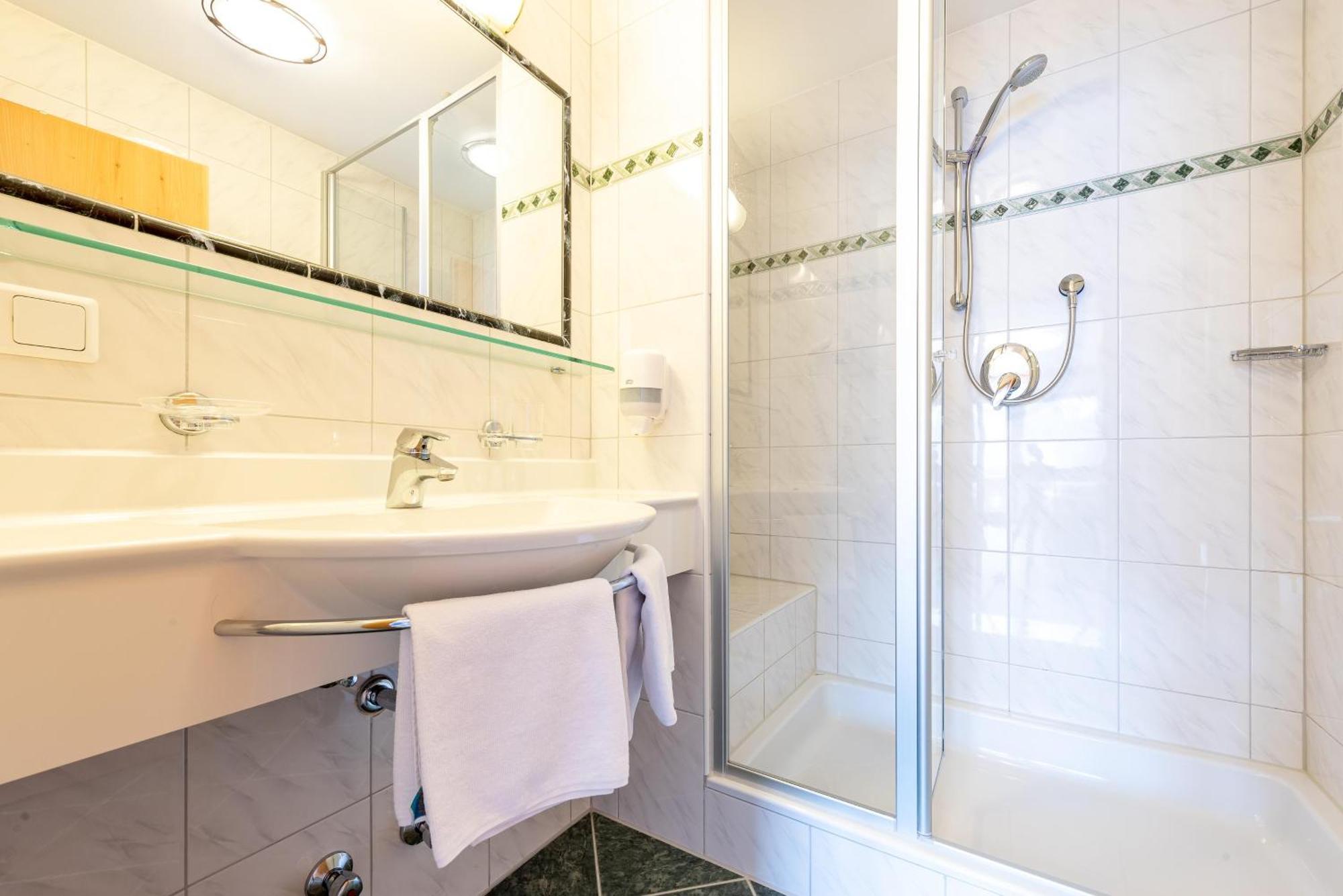 Suite Shower