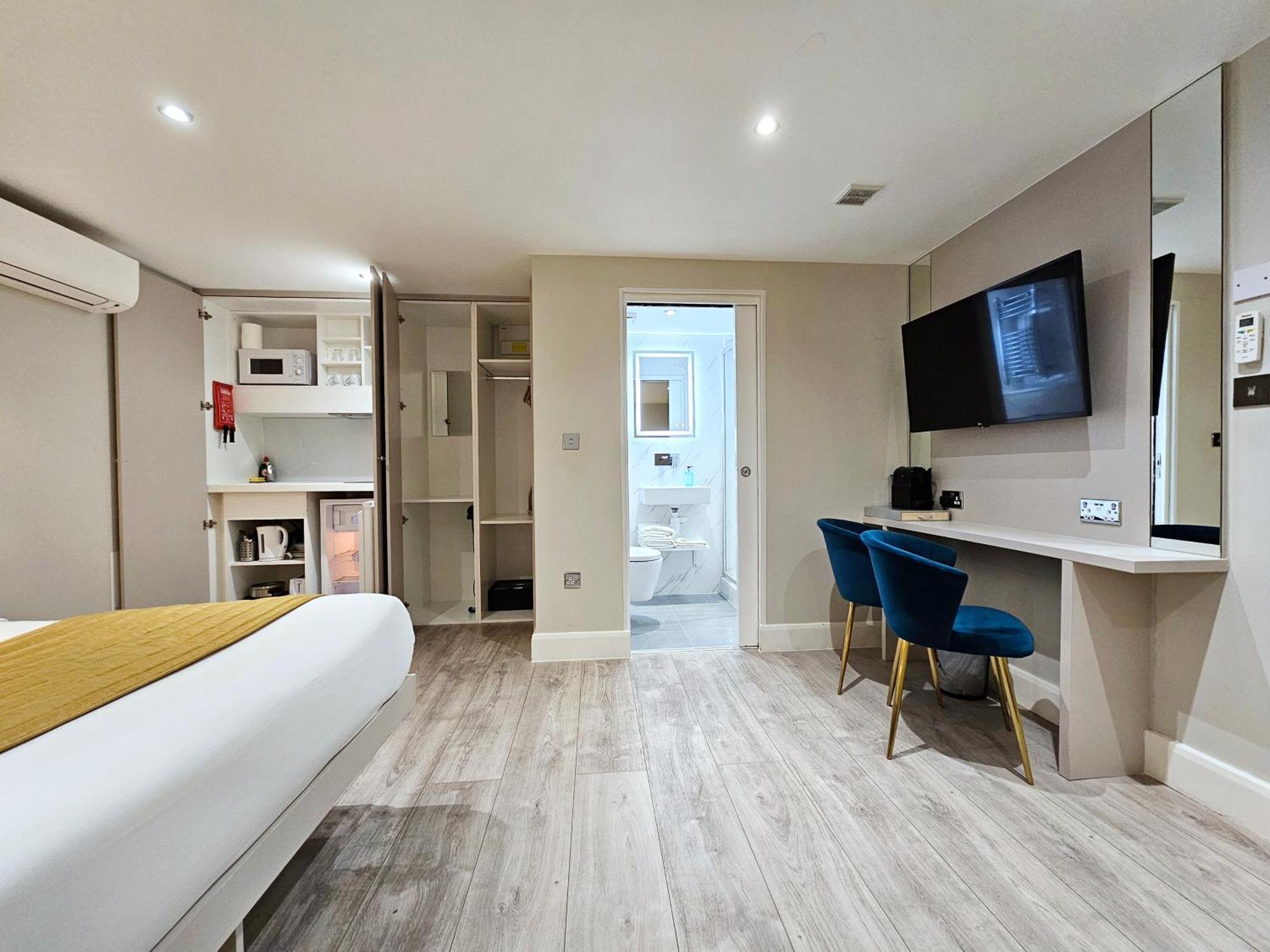 Double Studio Lower Ground Floor No Windows