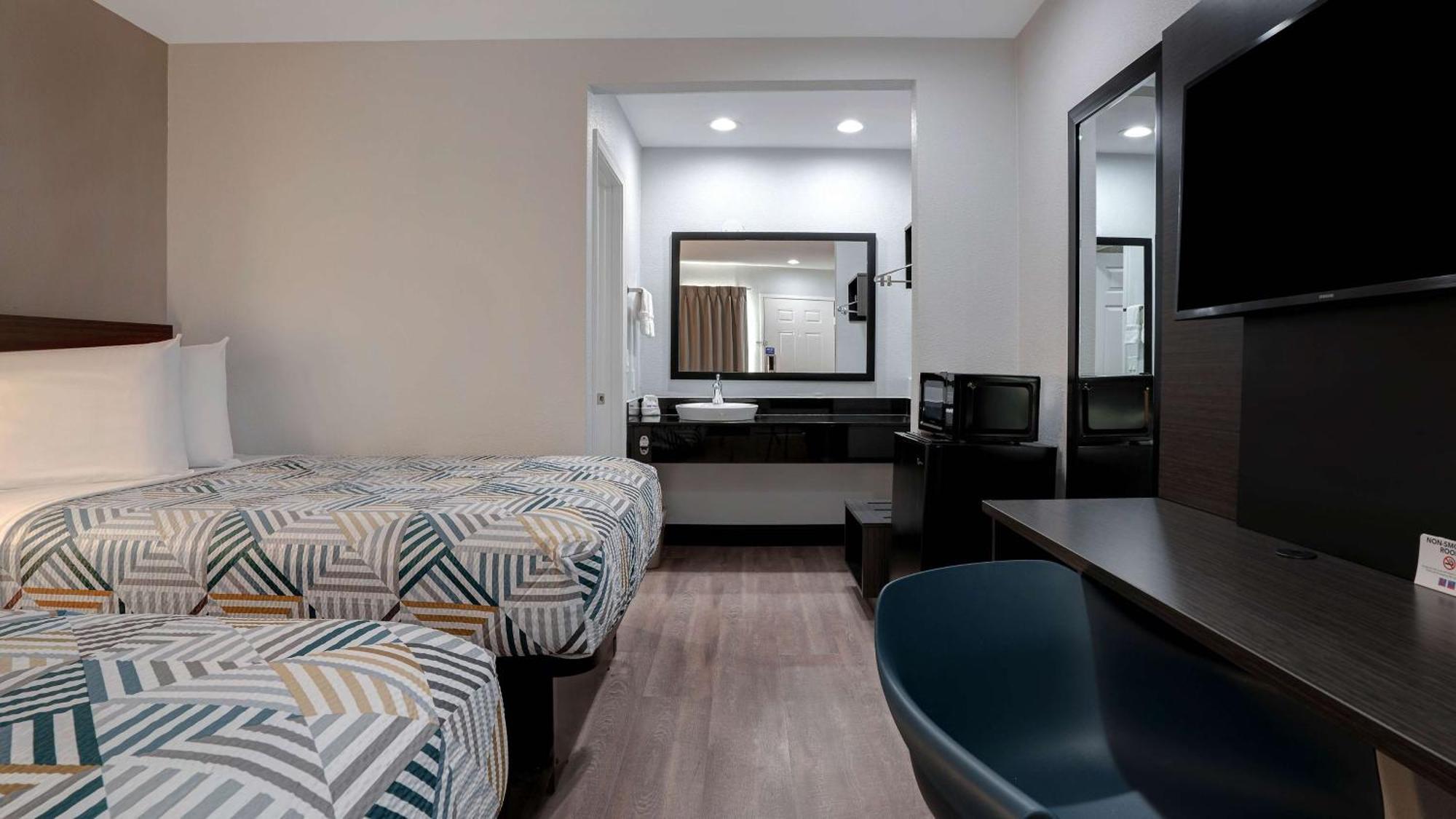 Quadruple Room Disability Access Roll Shower