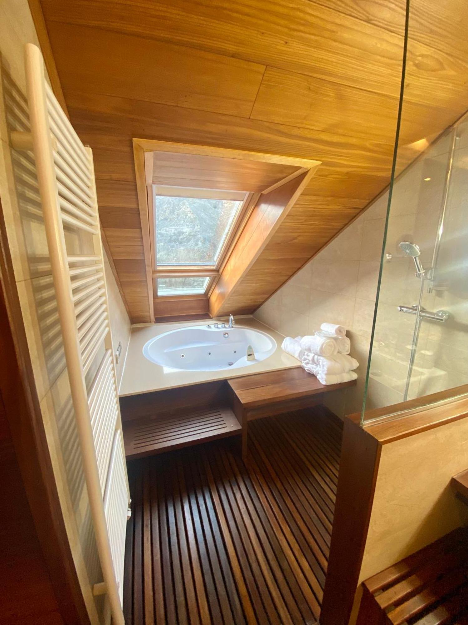 King Suite Spa Bath