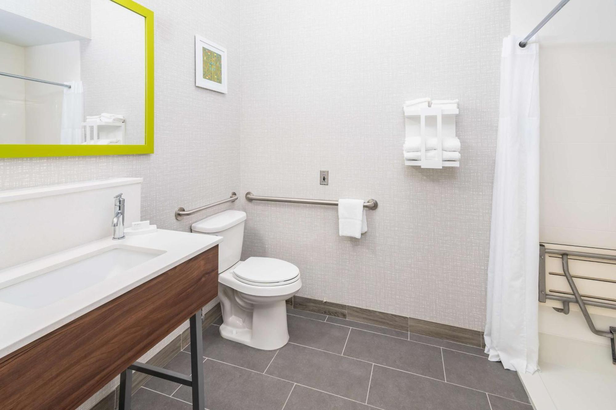 King Suite Roll Shower Mobility Accessible or Non-Smoking