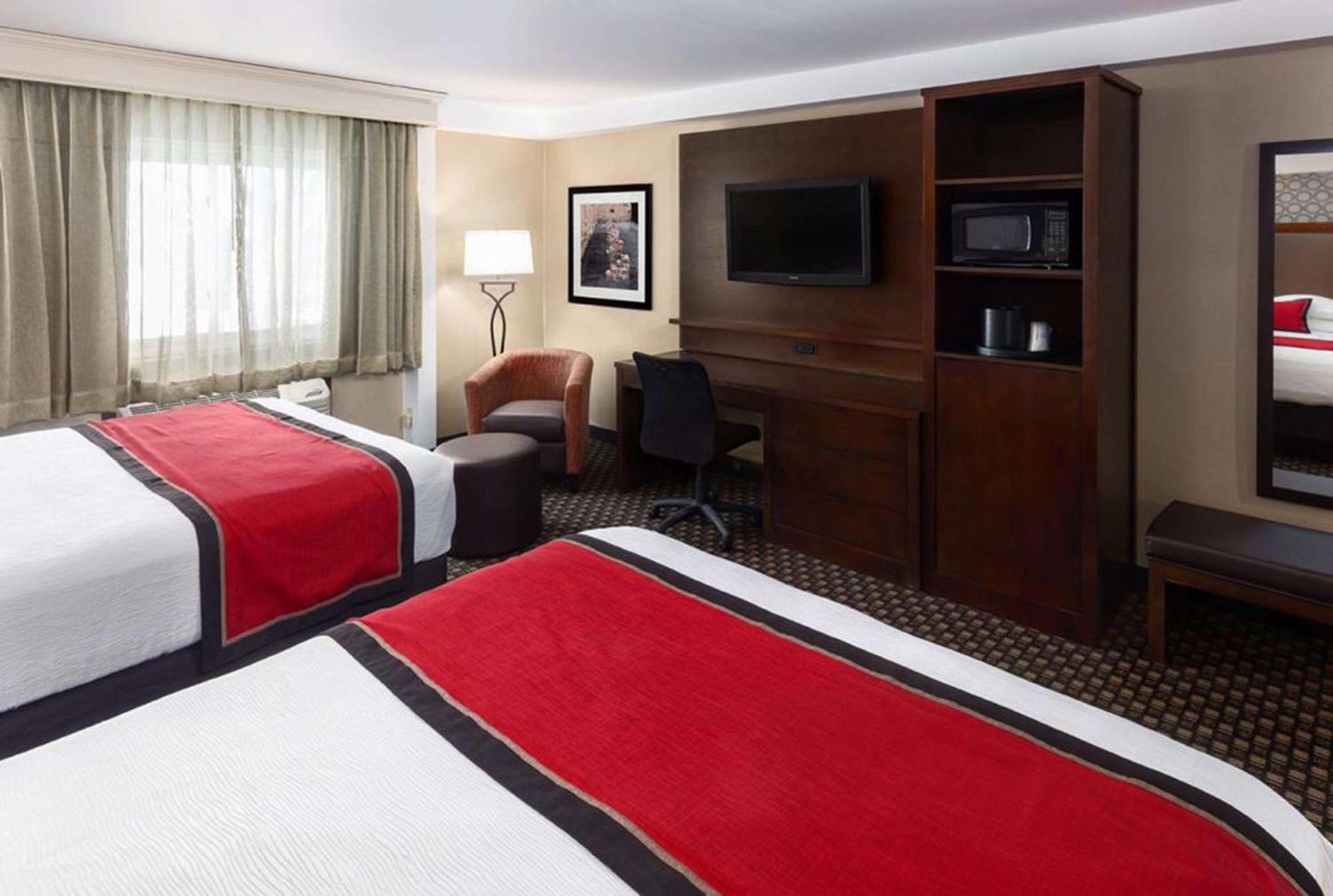 Queen Room Two Queen Beds Non-Smoking