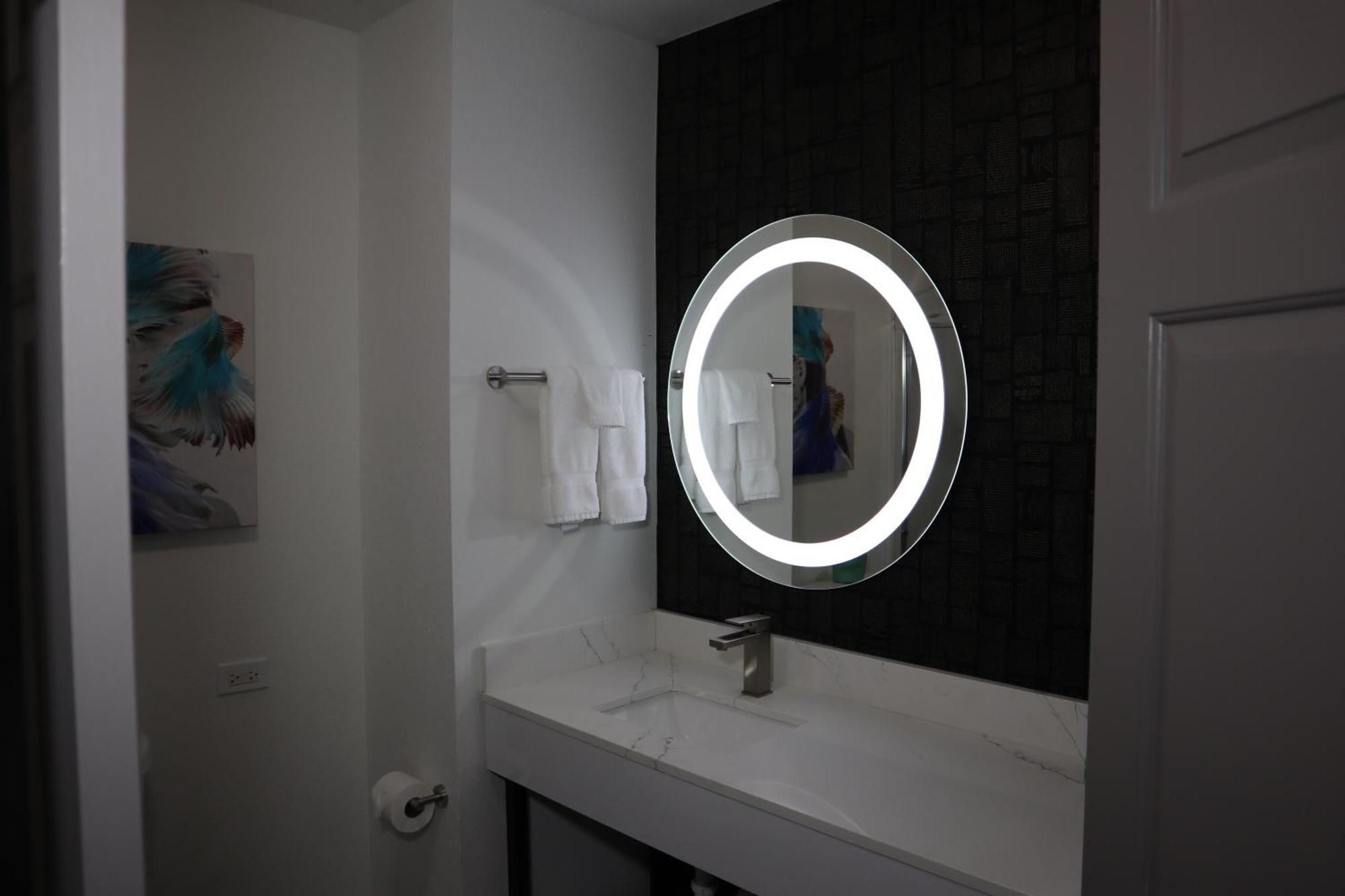 King Room Roll Shower Mobility or Hearing Accessible Non-Smoking