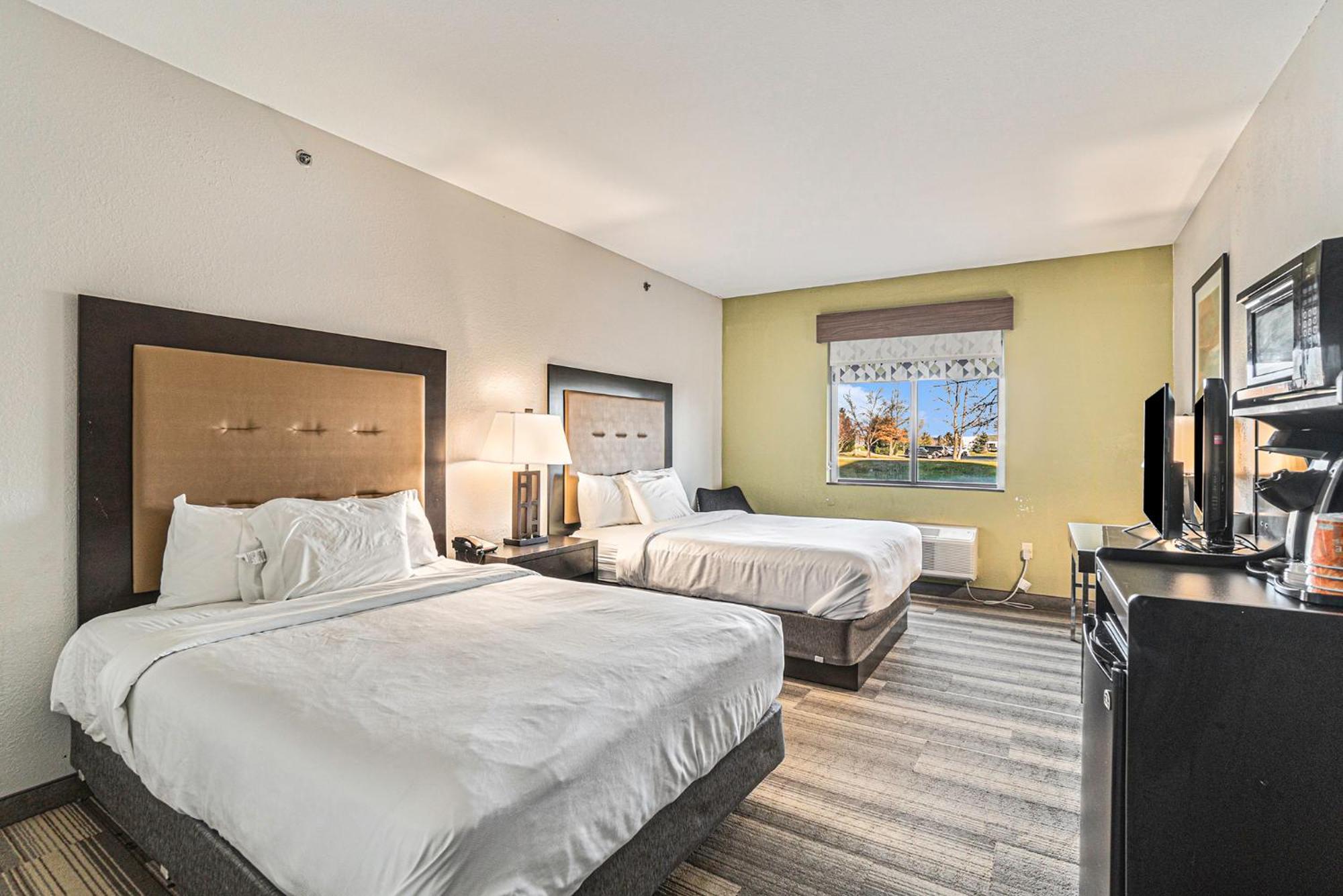 2 QUEEN BEDS-NON SMOKING