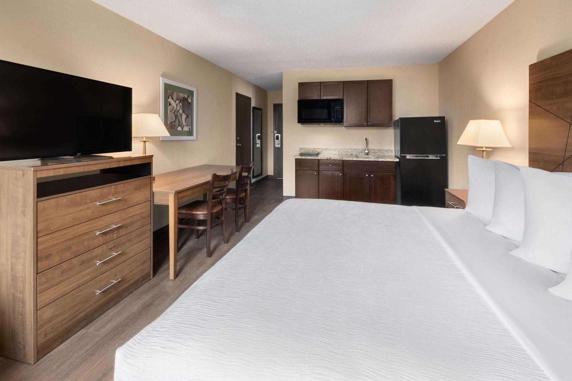 King Room Kitchenette Non-Smoking